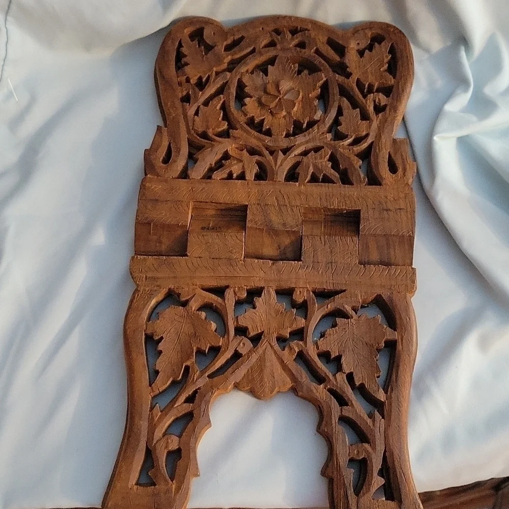 VTG Woodcarved Leaf Design Made in India Cookbook Holy Book Stand
